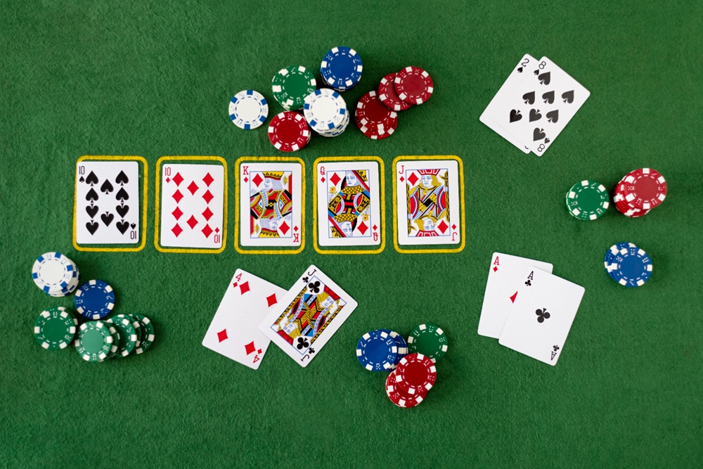 Mastering Razz Poker: A Low-Ball Poker Variant